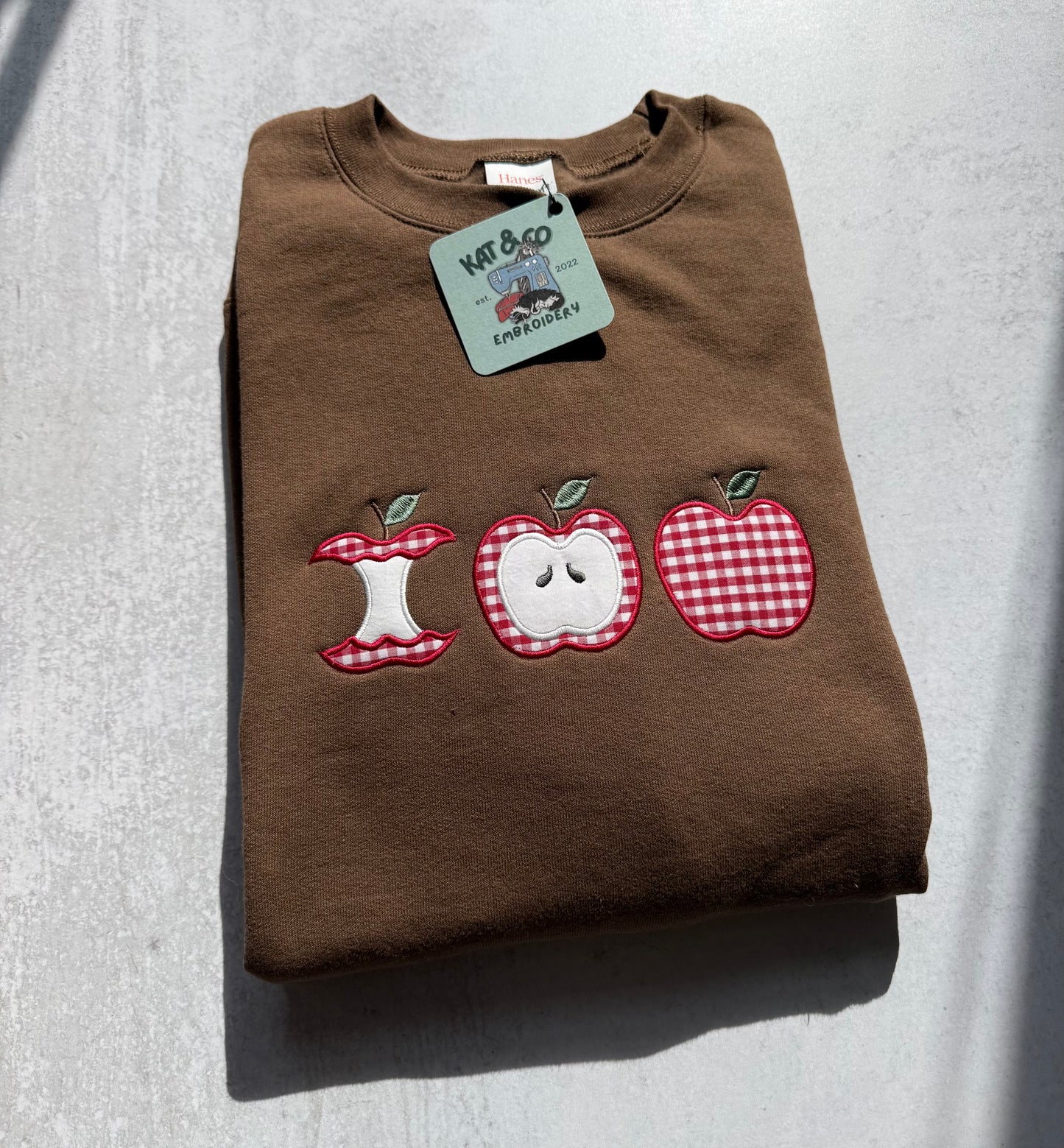 Apple Gingham Sweatshirt – Fall Apple Appliqué Crewneck, Apple Picking Sweatshirt, Cute Autumn Shirt, Country Fall Outfit