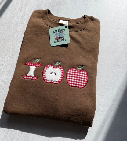 Apple Gingham Sweatshirt – Fall Apple Appliqué Crewneck, Apple Picking Sweatshirt, Cute Autumn Shirt, Country Fall Outfit