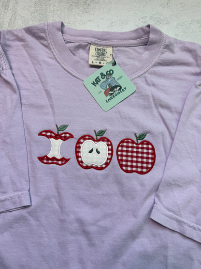 Apple Gingham T-shirt – Fall Apple Appliqué Tee, Apple Picking T-shirt, Cute Autumn Shirt, Country Fall Outfit